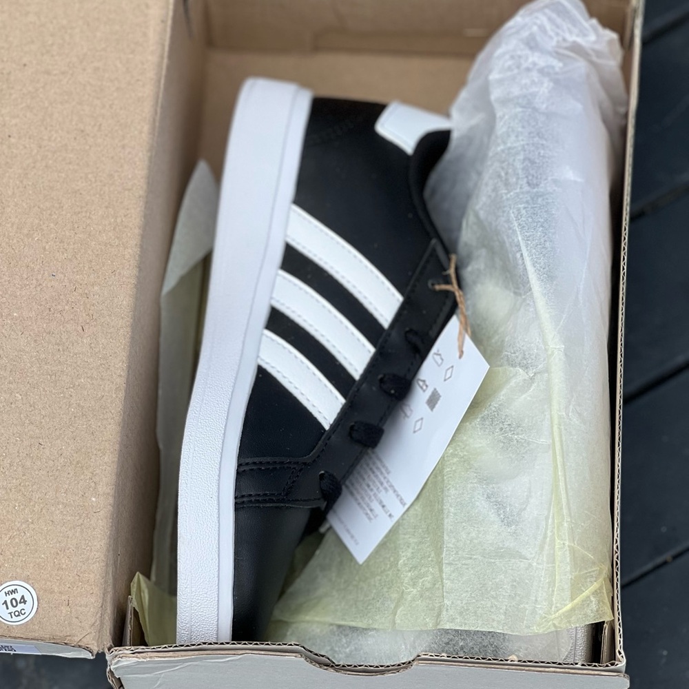 Adidas Court 2.0 black leather